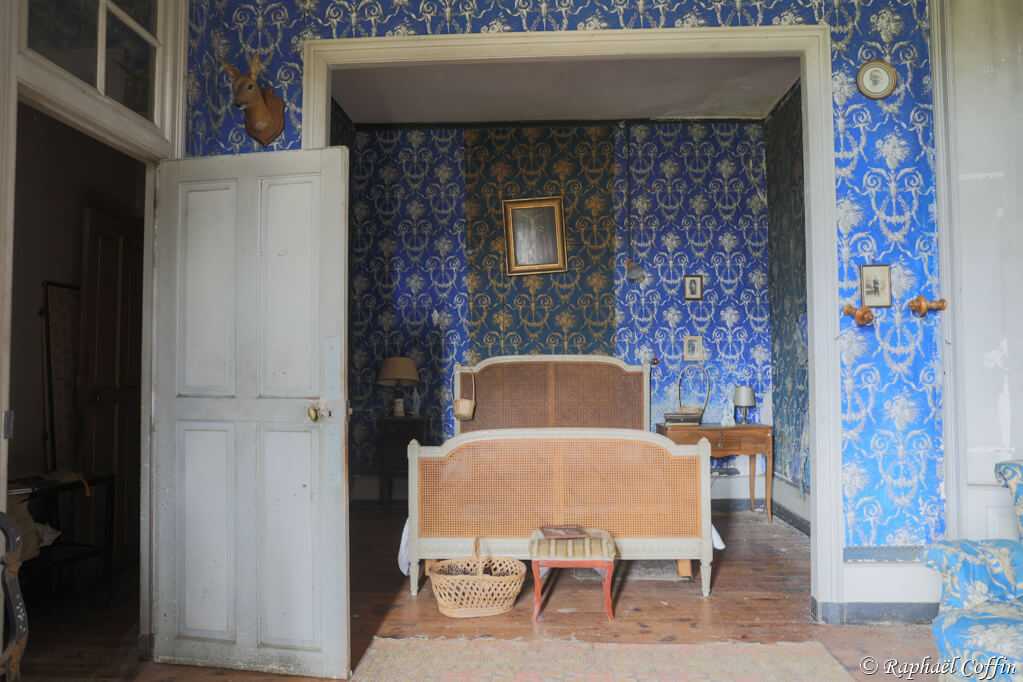 Chambre peinte en bleu