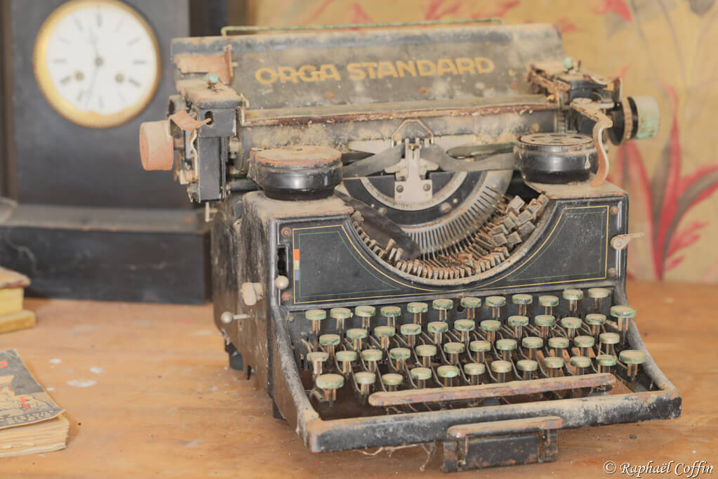 Détails ancienne machine à écrire