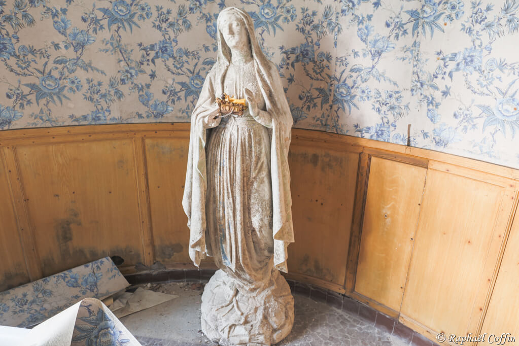 Somptueuse statue de la vierge Marie découvert en urbex