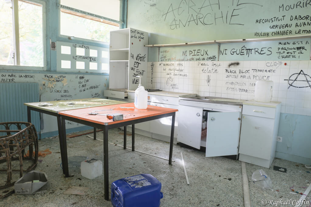 Salle de chimie abandonnée
