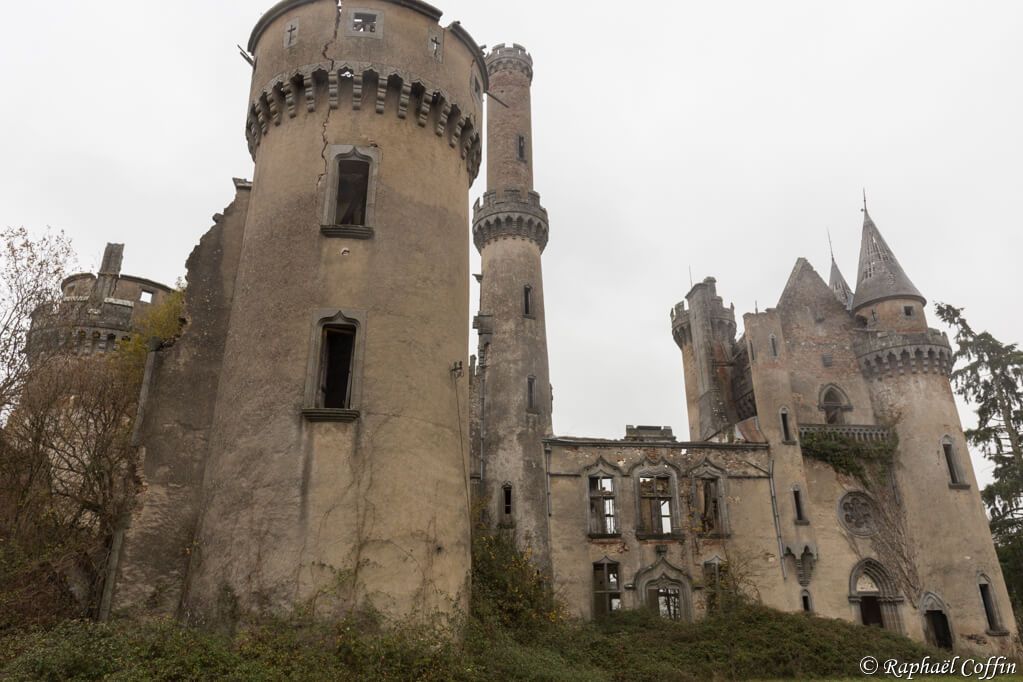 Vu de derrière du château de Bagnac