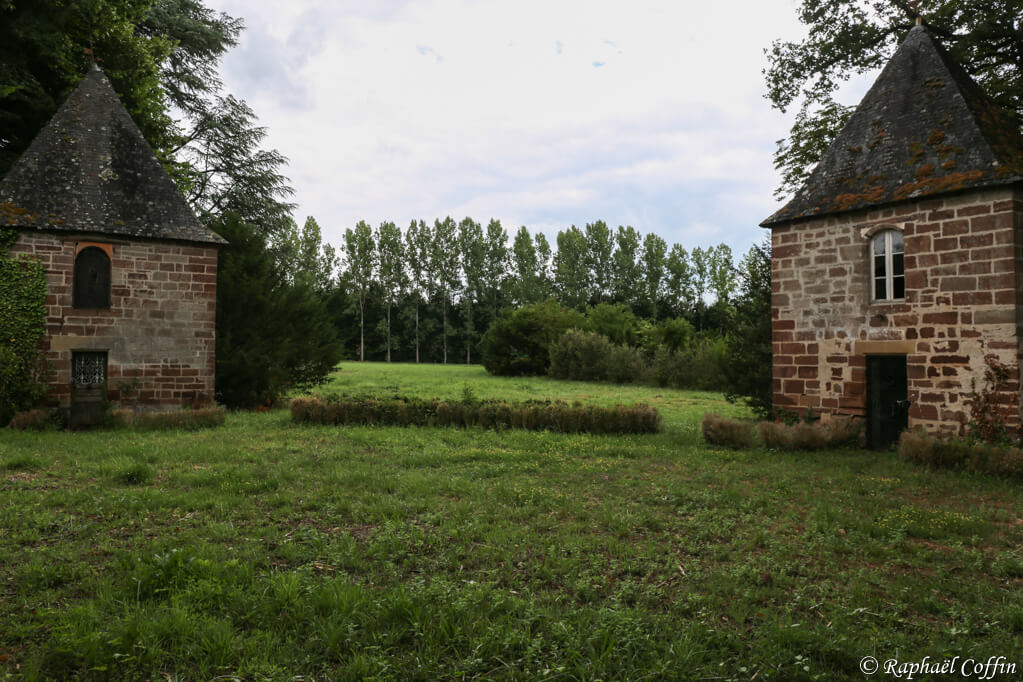 Deux petites chapelles abandonnées