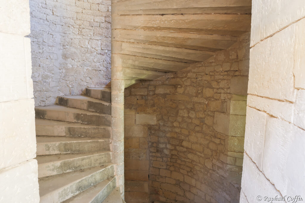 Escalier en collimasson en pierre