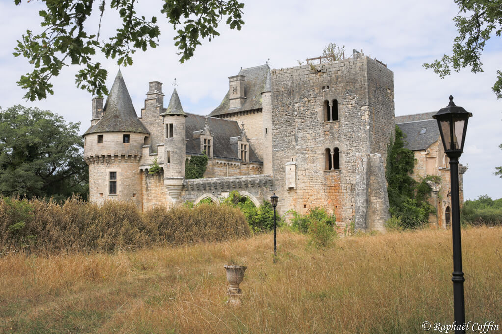 Magnifique château médiéval abandonné