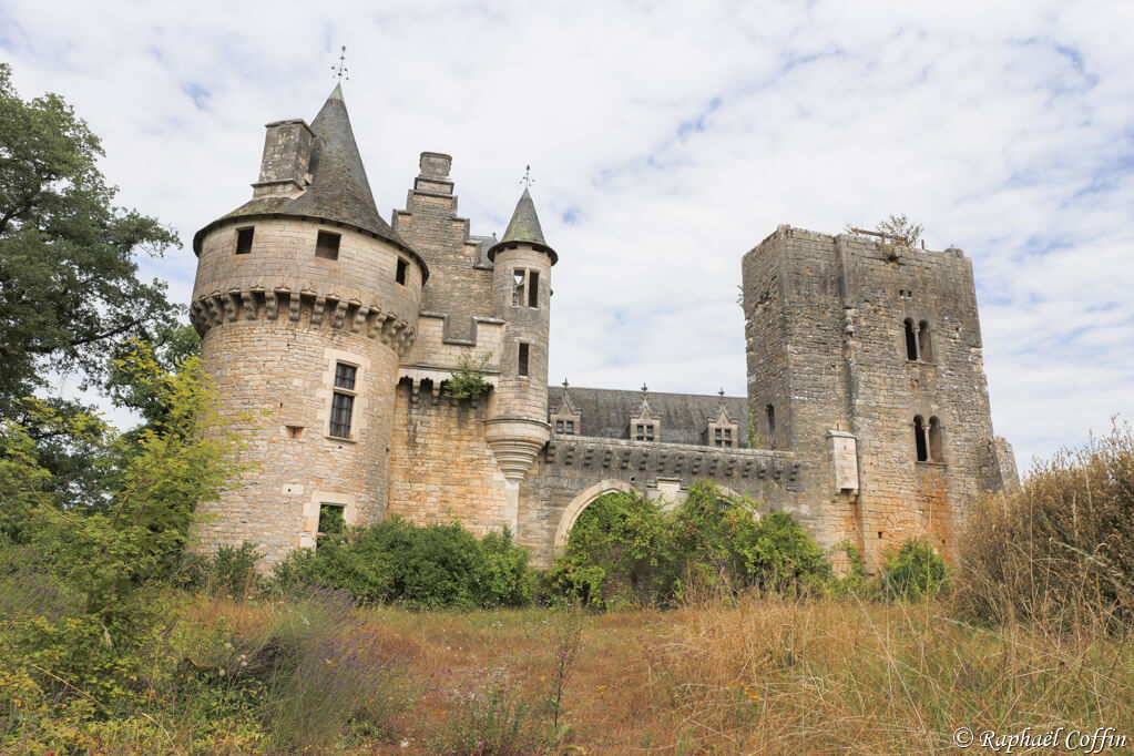 Vu de face de l'ancien château médiéval