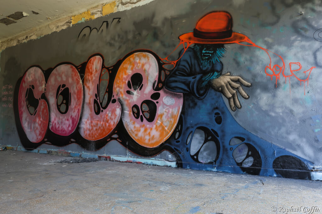 Epoustouflant graffiti en persepctive dans un hôpital abandonné
