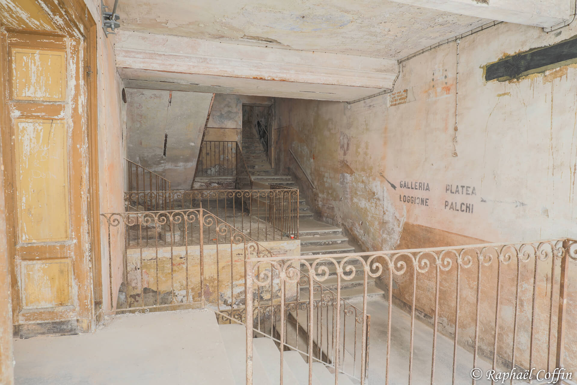 Hall d'entré du Teatro balconi