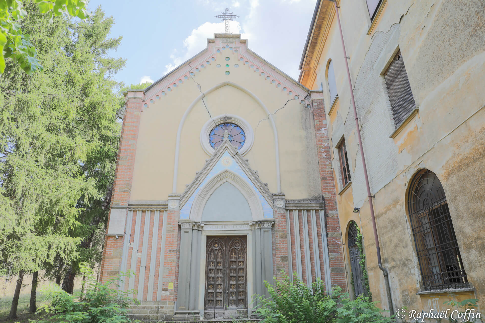 Façade de l'église Chiesa blue