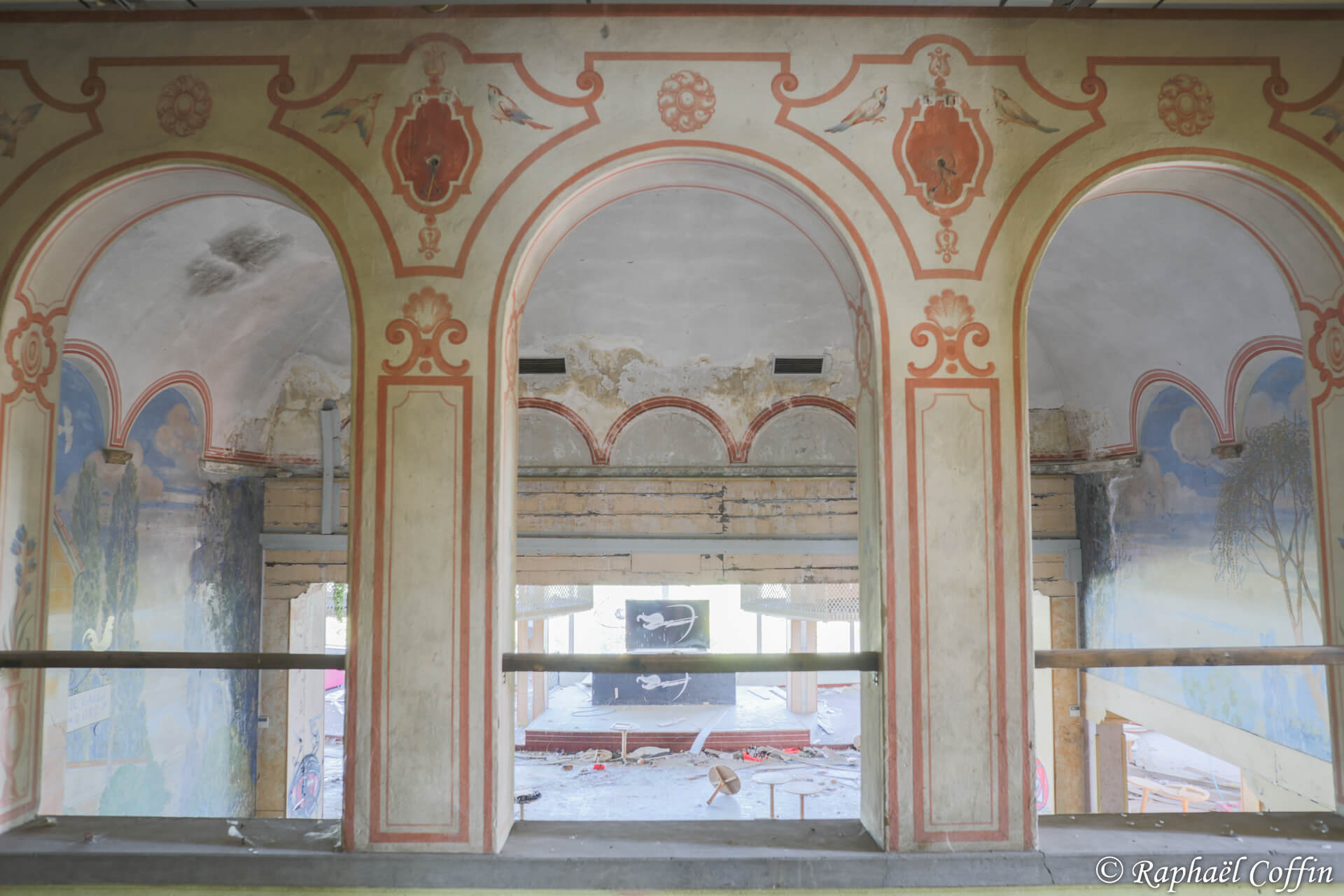 Partie haute de la discothèque