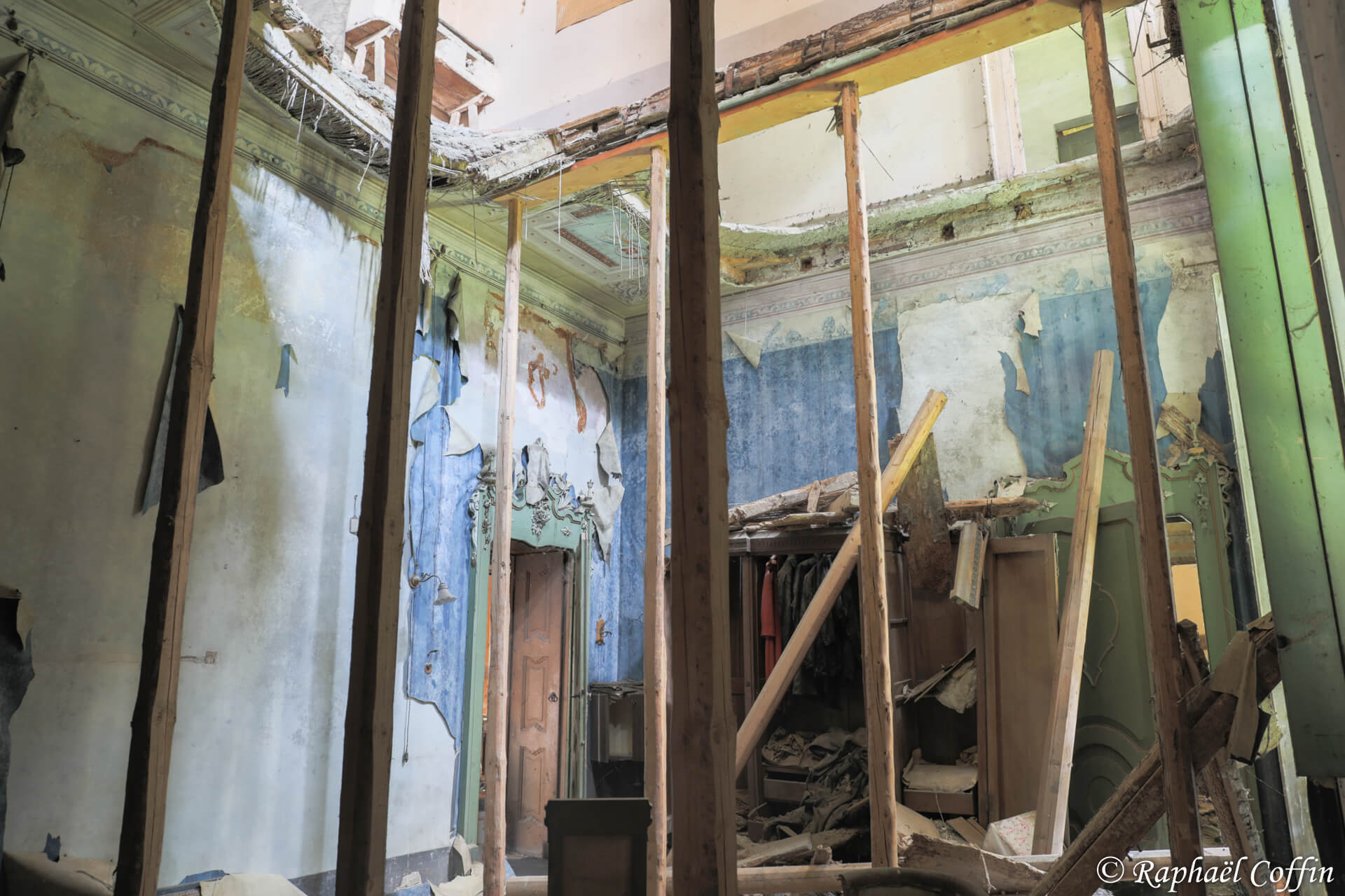 Pièce en très mauvais état dans un ancien palace Italien.