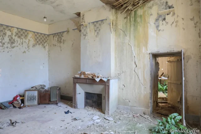 📍 Château BotoxExploration disponible sur mon site, lien dans ma bio.#urbex #urbexfrance #urbexoccitanie #rurex #urbexeurope
